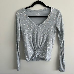 NWT Hollister woman’s long sleeves floral top with tie, size S